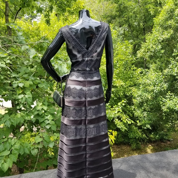 JS Collection Gown - Picture 4 of 7